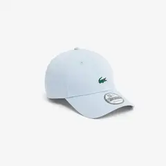 LACOSTE - Gorra Unisex X New Era Cap Celeste