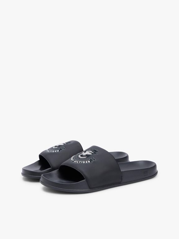 Sandalias Con Logo De Escudo Negro