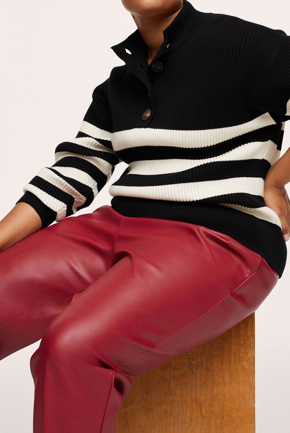 MANGO - Pantalón Efecto Piel Hudson Mujer