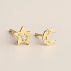 MERY SATT - AROS LUNA Y ESTRELLA ORO 18K CIRCON