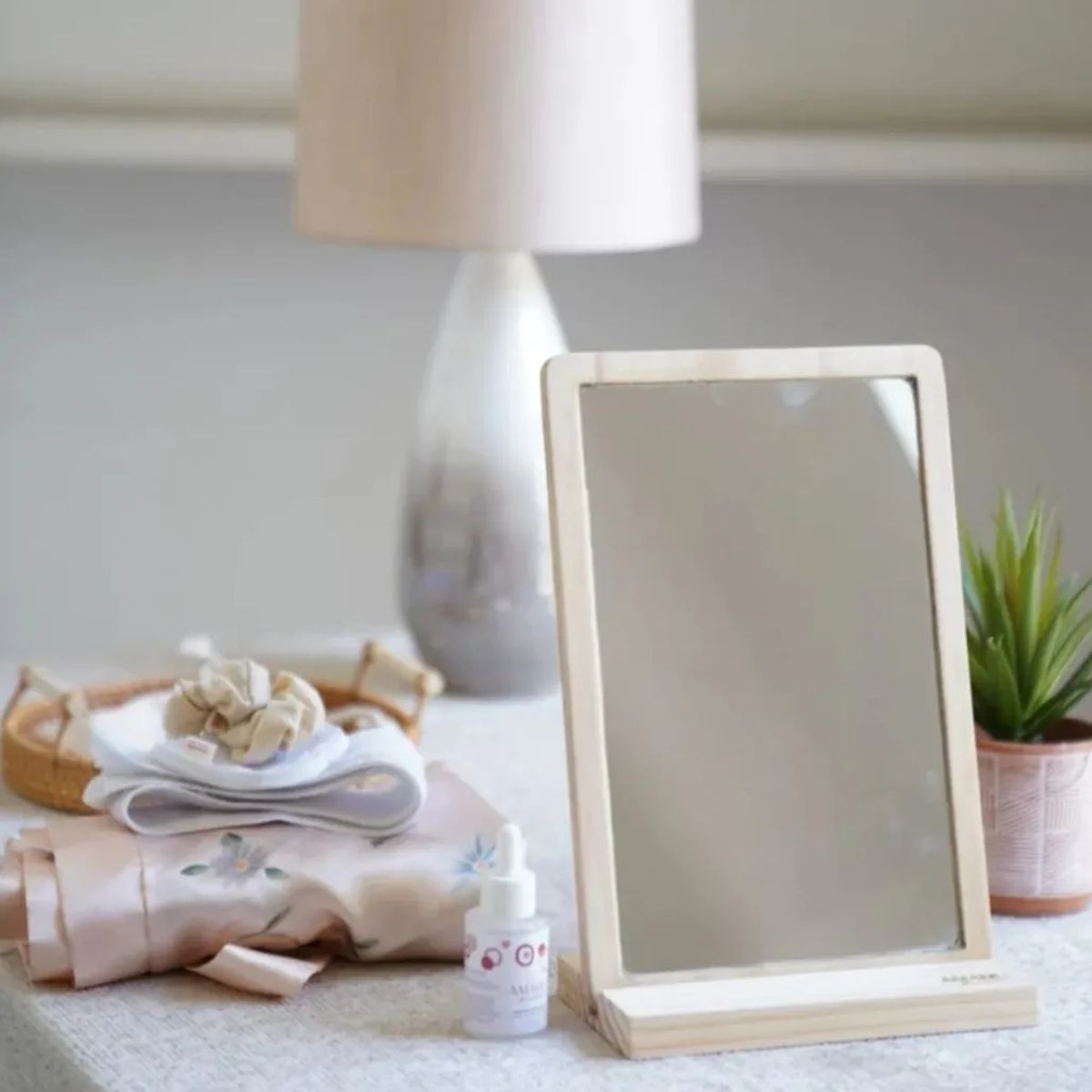 AMARU SKINCARE - Espejo de Madera con Pedestal desarmable 20 x 30 cm | Amaru