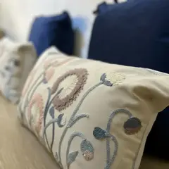 TODOHOGAR SANTIAGO DE CHILE - Set De 4 Cojines Decorativos Jardín Azul Bordados Con Pompon