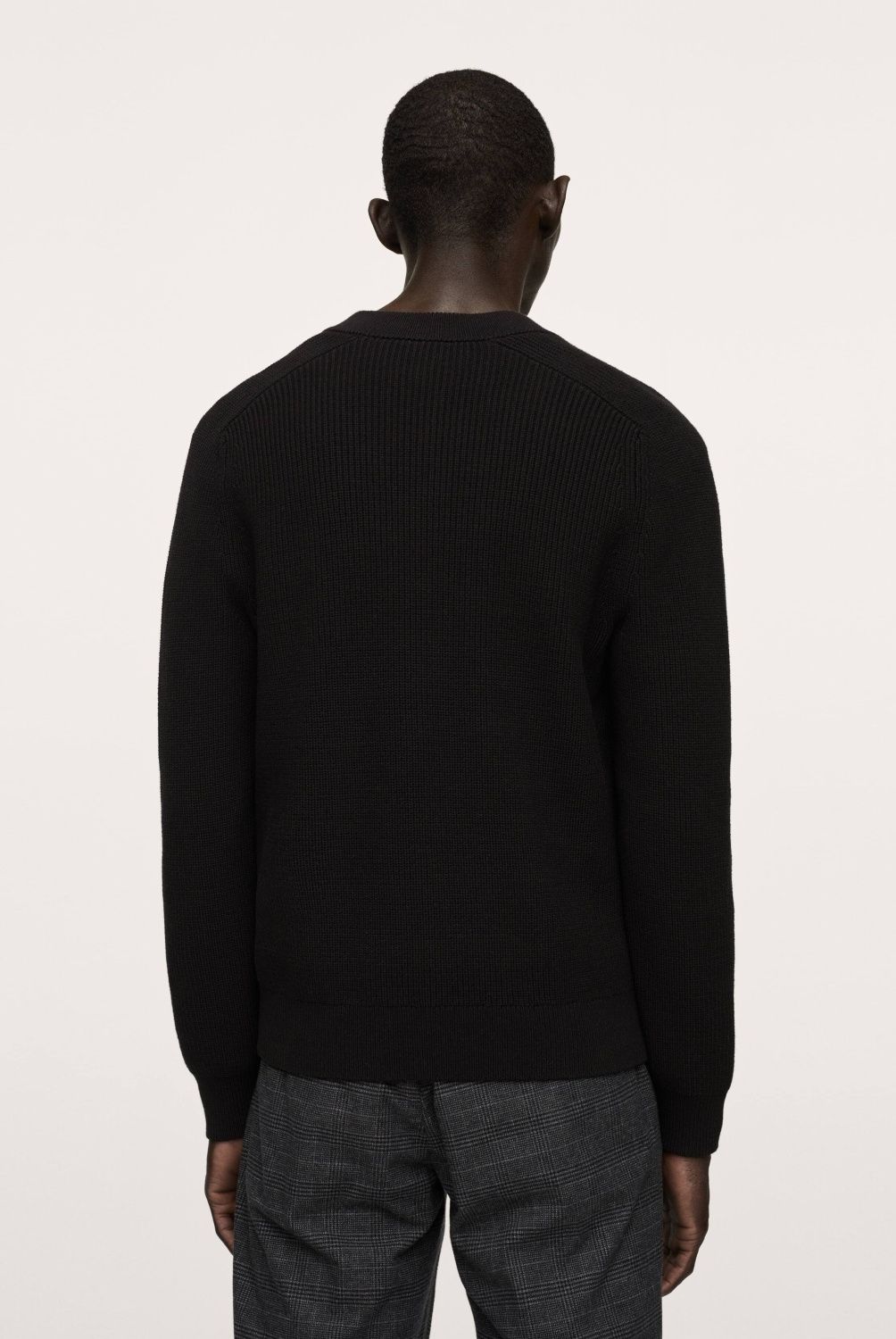 MANGO MAN - Sweater Cuello Pico Estructura Hombre