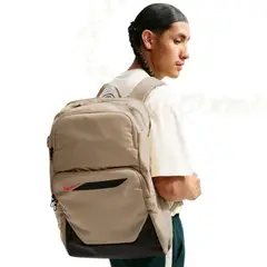 NIKE - Mochila 30L Academy Beige Unisex adulto