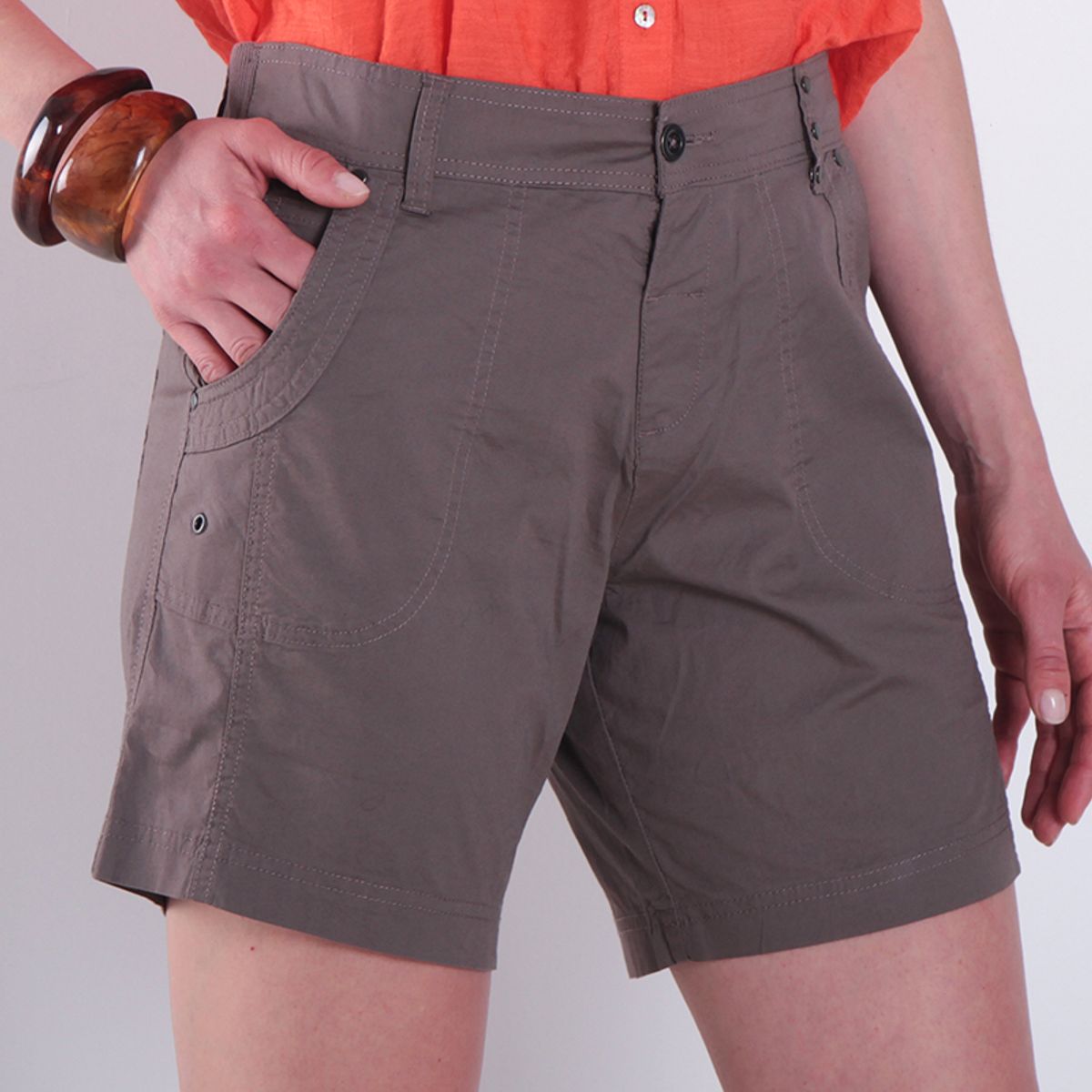WADOS SHORT CARGO TIRO ALTO PRETINA BASICA 1 BOTON ⚡𝗖𝘆𝗯𝗲𝗿 | Falabella Chile