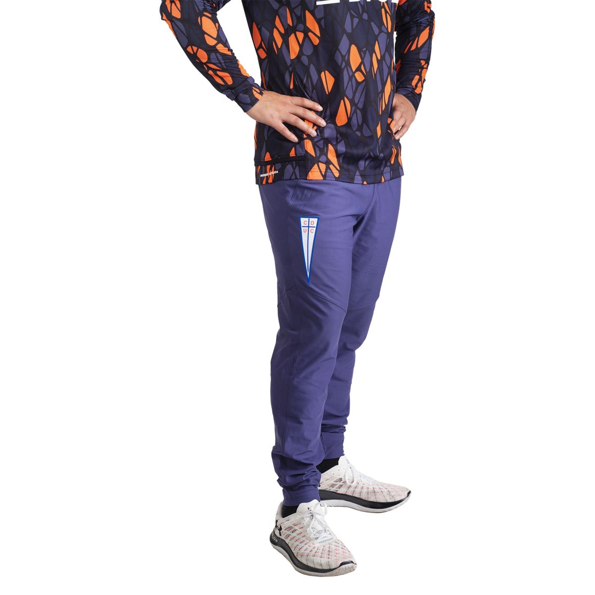 UNDER ARMOUR - Pantalón de Buzo Universidad Católica