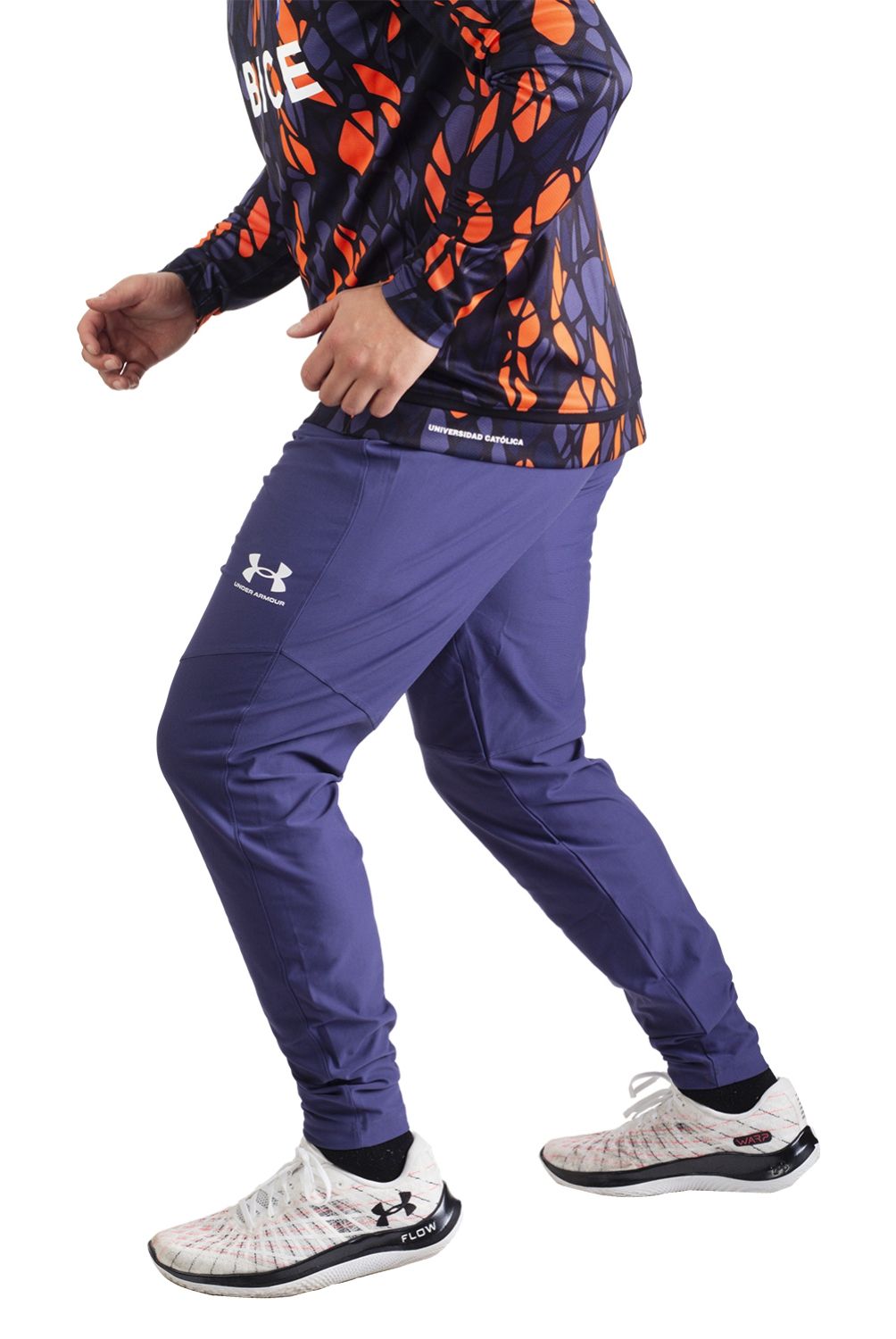 UNDER ARMOUR - Pantalón de Buzo Universidad Católica
