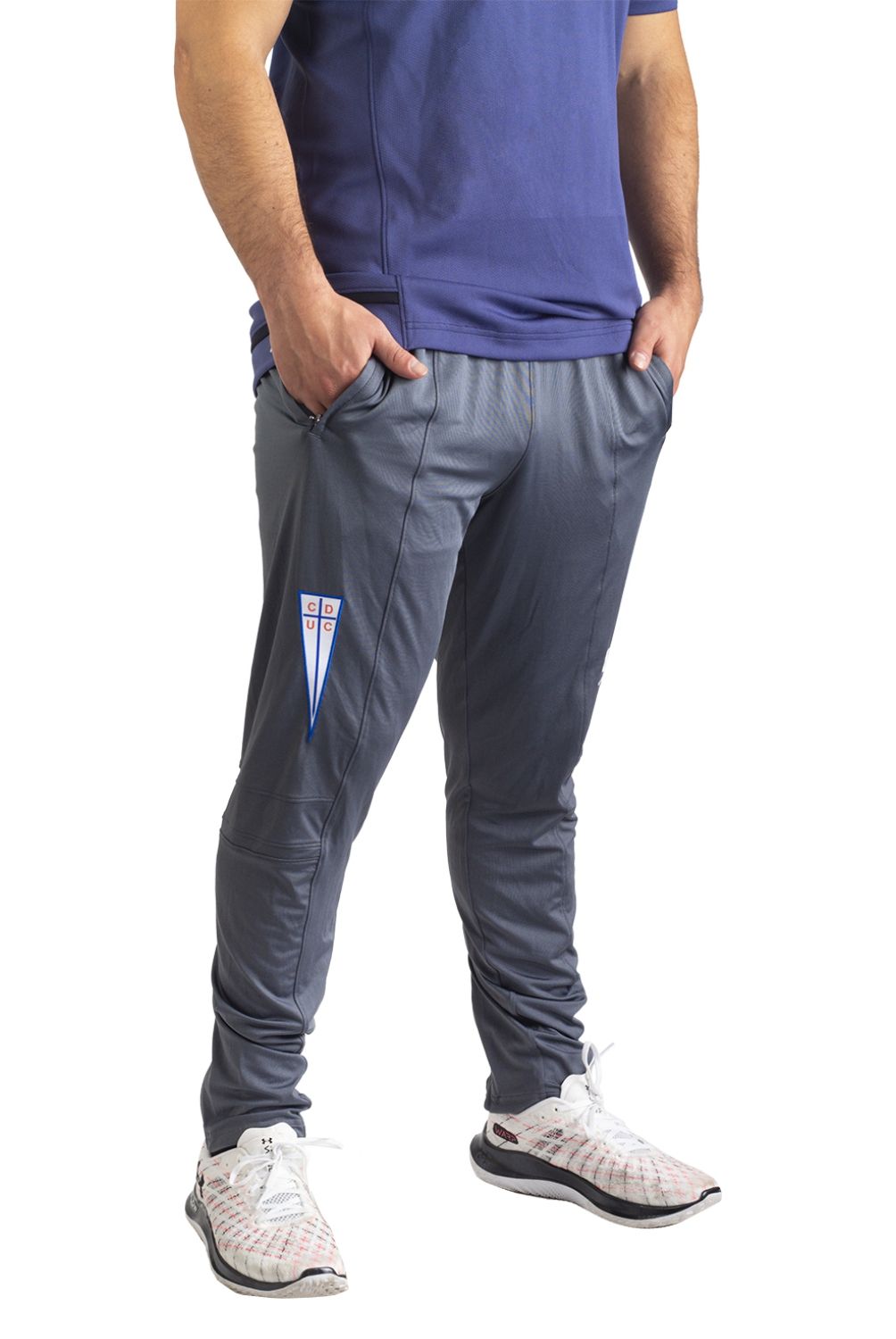 UNDER ARMOUR - Pantalón de Buzo Universidad Católica