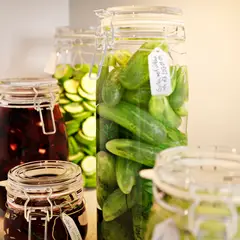 IKEA - Frasco de vidrio con tapa KORKEN, vidrio incoloro, 2 l