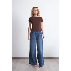 NICOPOLY - Polera Manga Corta Cuello Bote Café Mujer