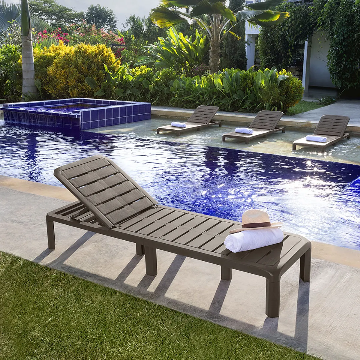 RIMAX - Reposera Camastro Silla Cama Confortable Plástica - Marrón Claro - RIMAX