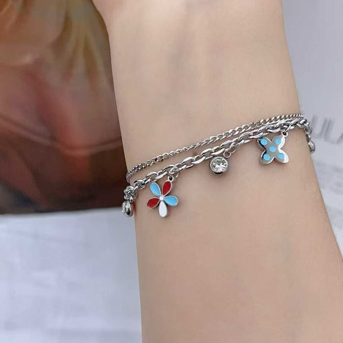 GACIRON - Pulsera Doble Cadena con Dijes de Flores y Cristal - Estilo Verano