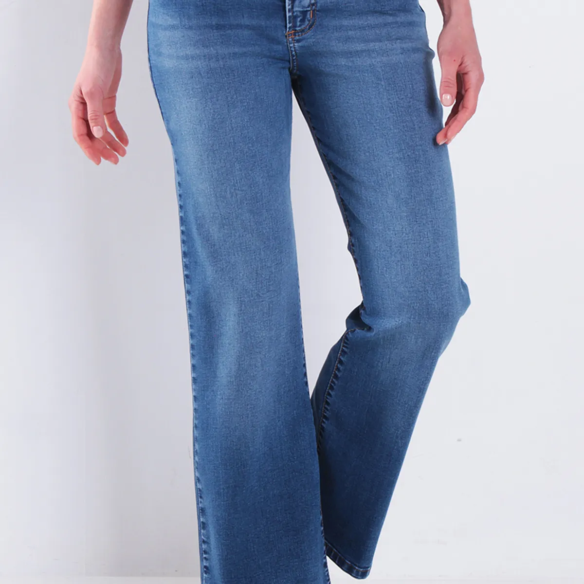 WADOS JEANS MUJER RECTO TIRO ALTO PRETINA BASICA UN BOTON | Falabella Chile