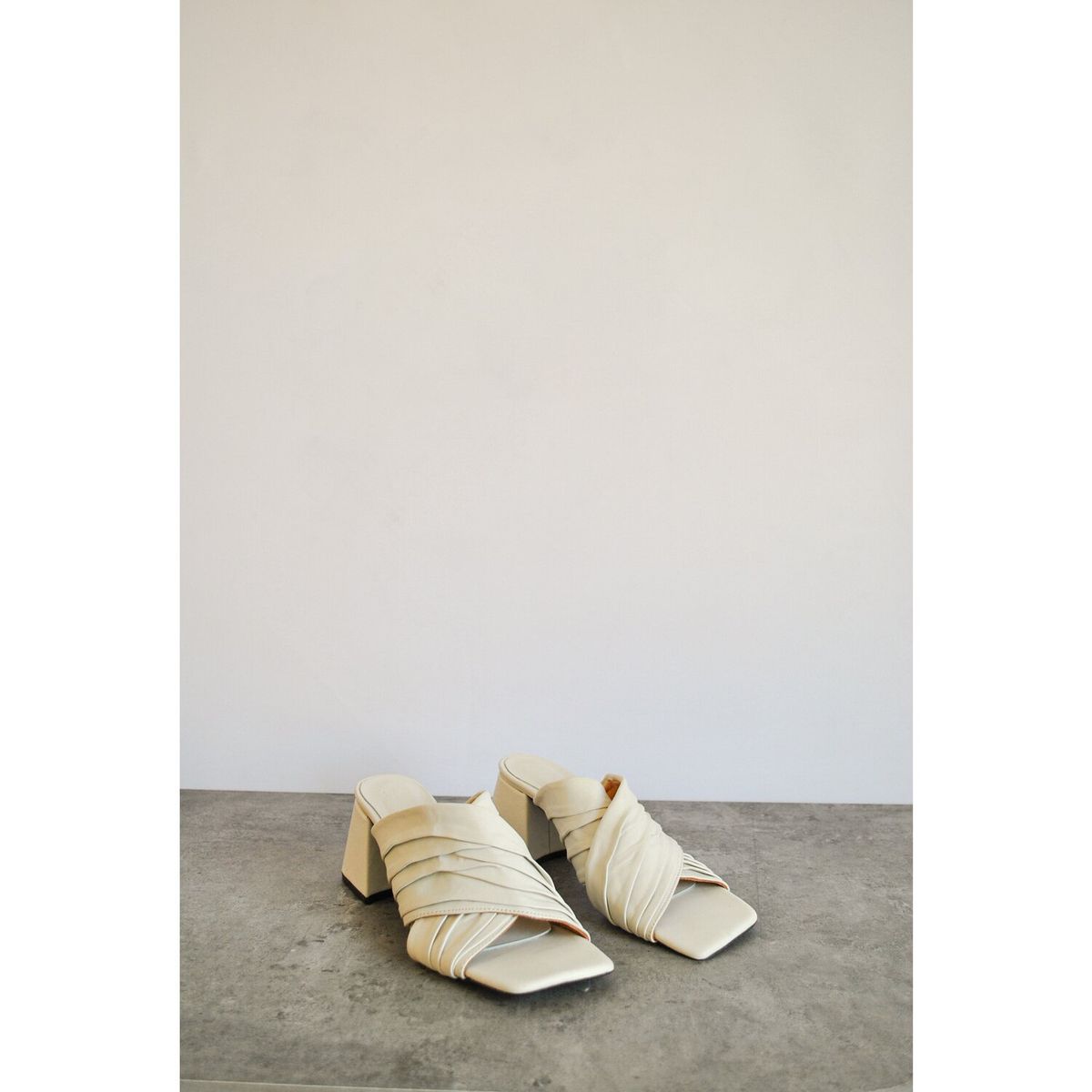 AURORA CONEJERO - Sandalia Mujer Dafne Beige