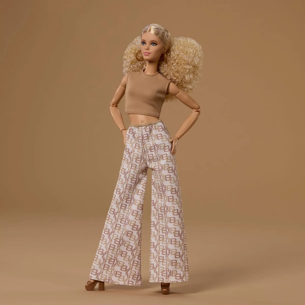 BARBIE - Muñeca de moda Barbie Basics Modelo 06 rubia articulada