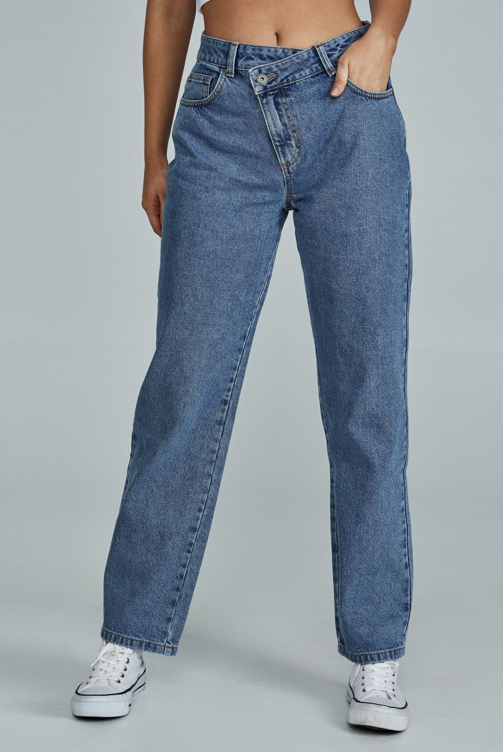 COTTON ON - Cotton On Jeans Mom Cruzado Relaxed Leg Tiro Medio Mujer