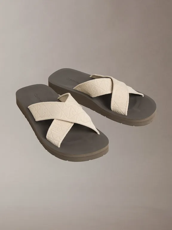 Sandalias de Tiras Cruzadas con Estampado de Emblema Crema