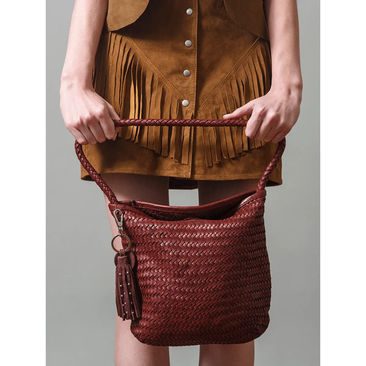 BOR Cartera Mediana Trenzada Cuero Bor Mujer Color Burdeo | Falabella Chile