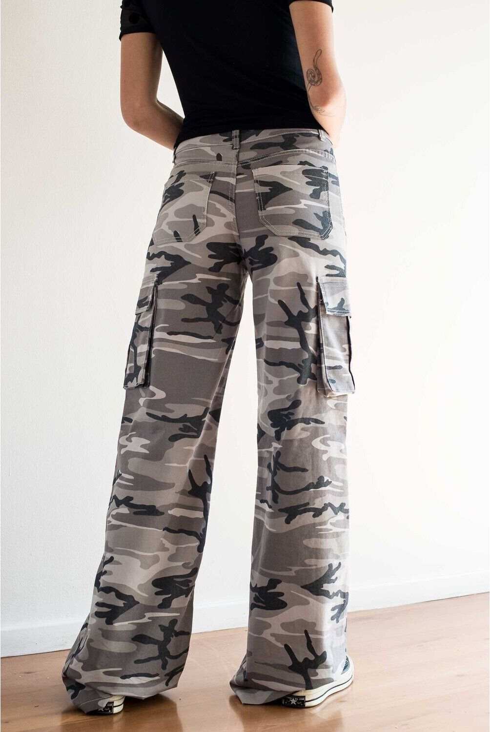 ME QUIERE MUCHO POQUITO NADA - Pantalón Bolsillo Camuflado Gris