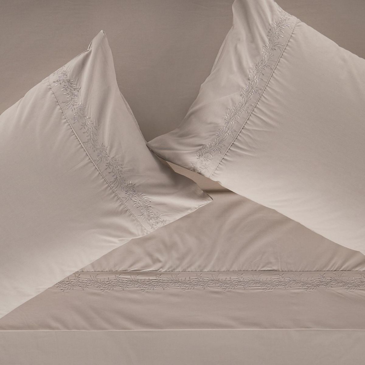 ROSEN - Juego de Sábanas 220 Hilos Bordada Botánica Natural Rosen