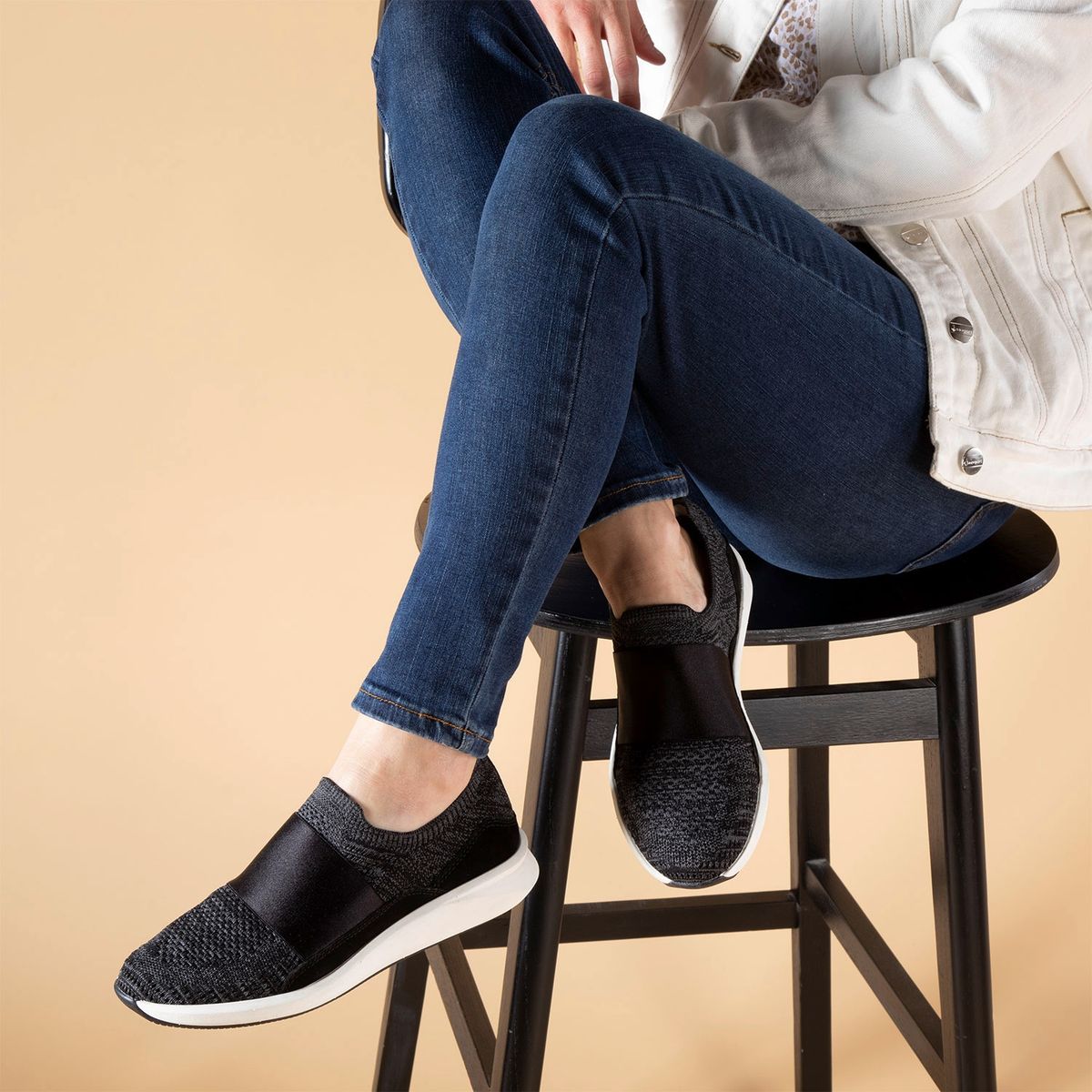 CLARKS - Zapatilla Urbana Mujer Negra Clarks