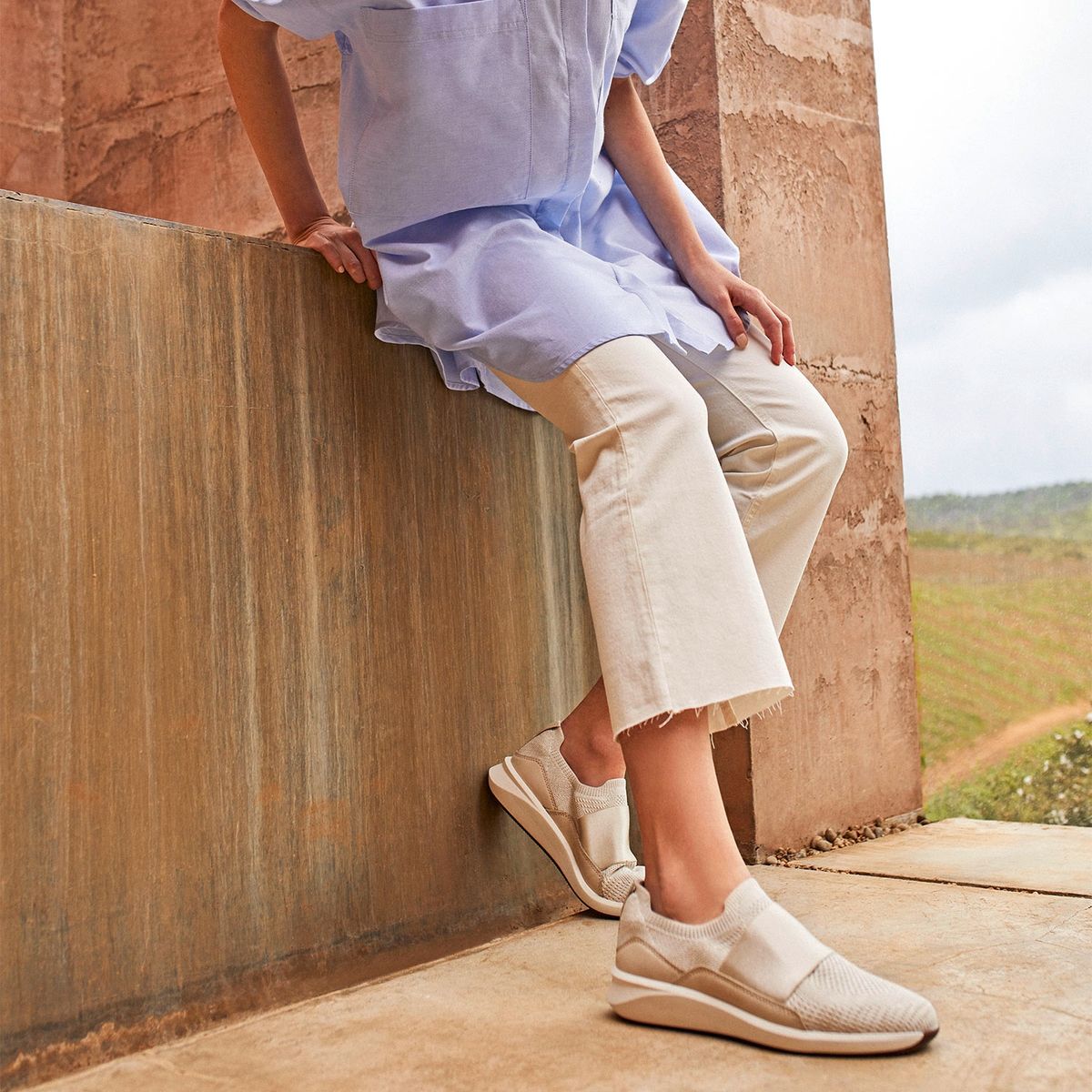 CLARKS - Zapatilla Urbana Mujer Beige Clarks