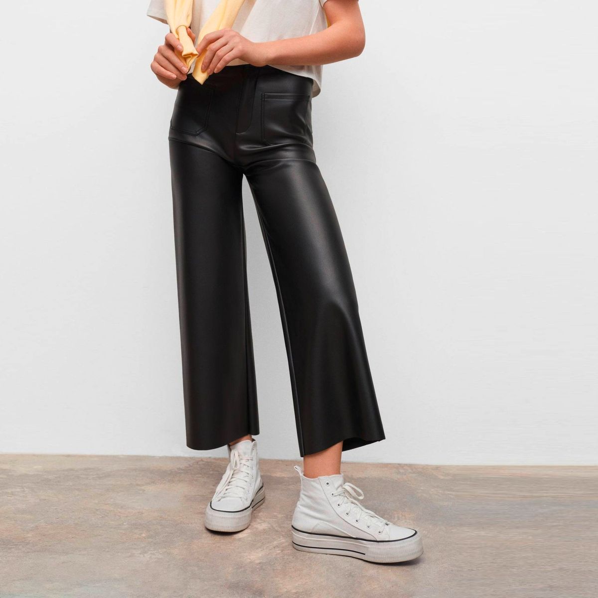 MANGO TEEN - Mango Teens Pantalón Recto Efecto Piel Mujer