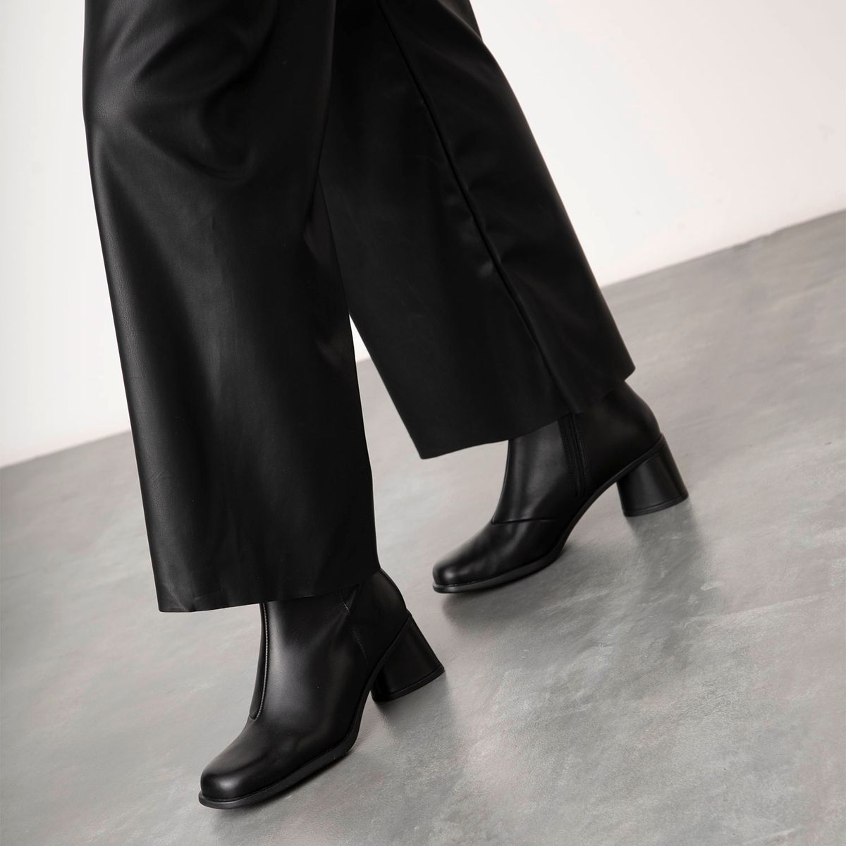 CAMPER - Kiara Botín Mujer Cuero Negro Camper