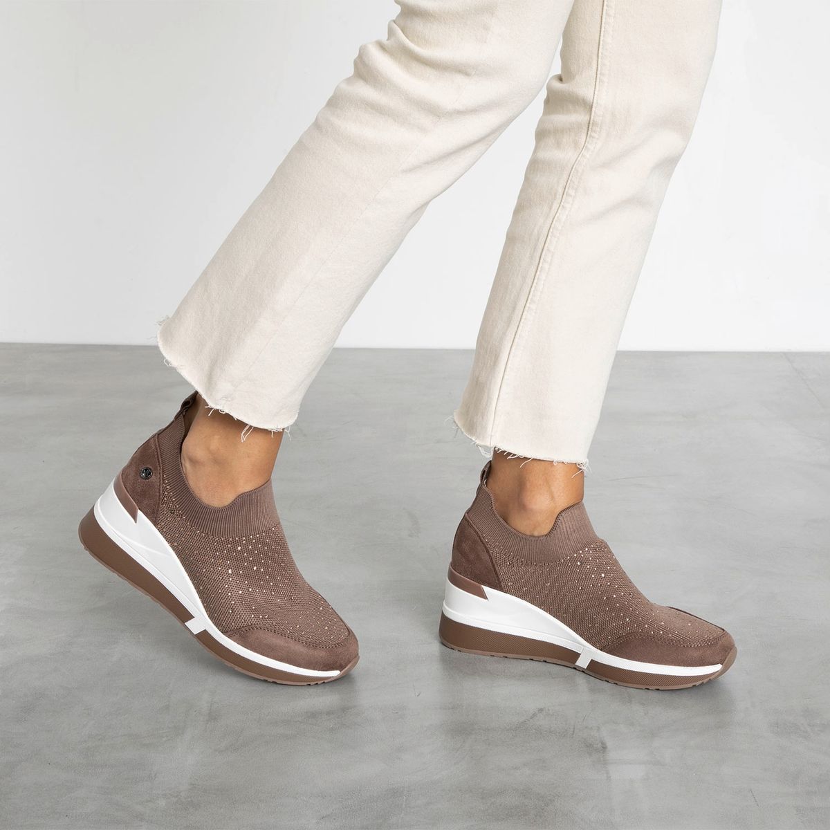 XTI - Zapatilla Urbana Mujer Taupe Xti