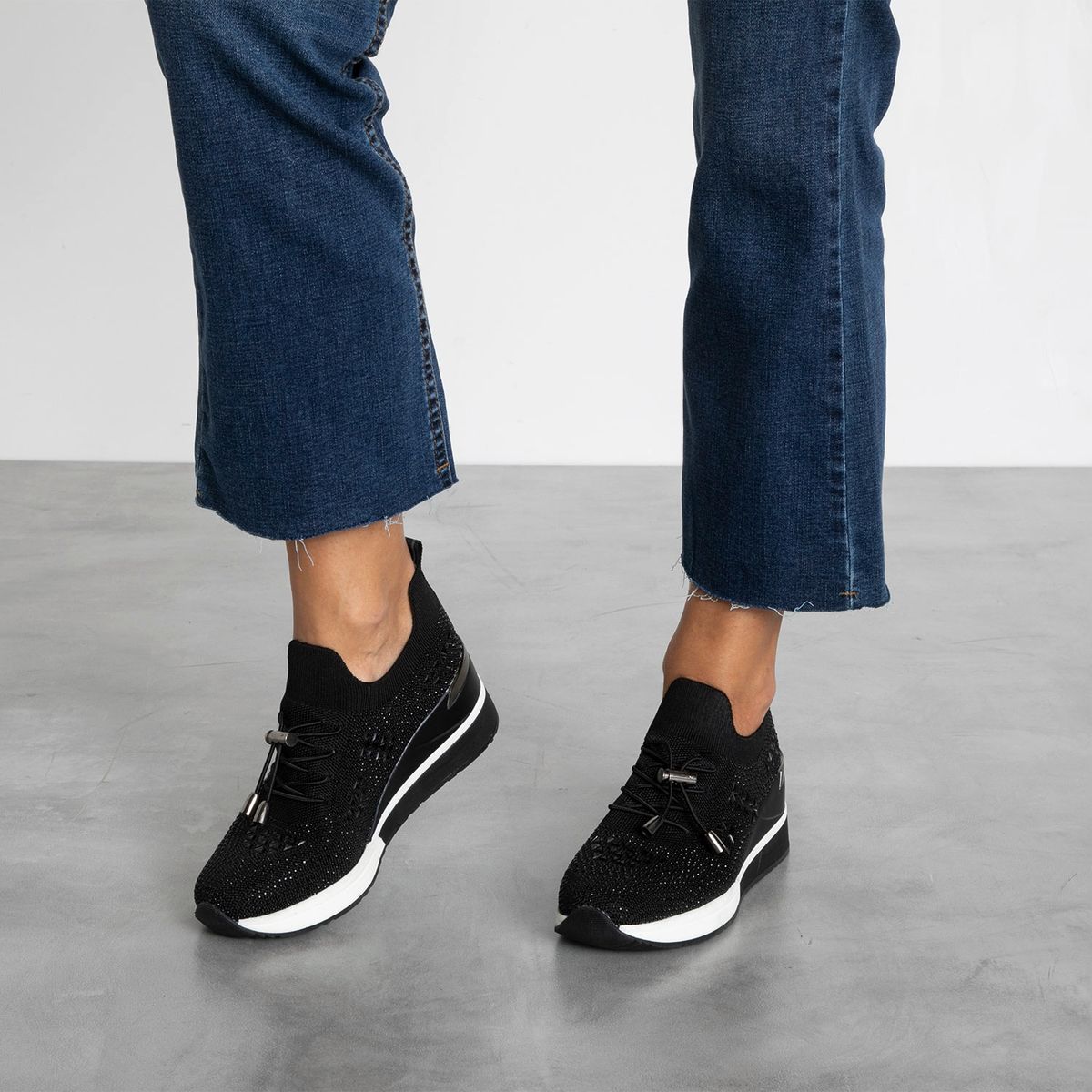 XTI - Zapatilla Urbana Mujer Negro Xti