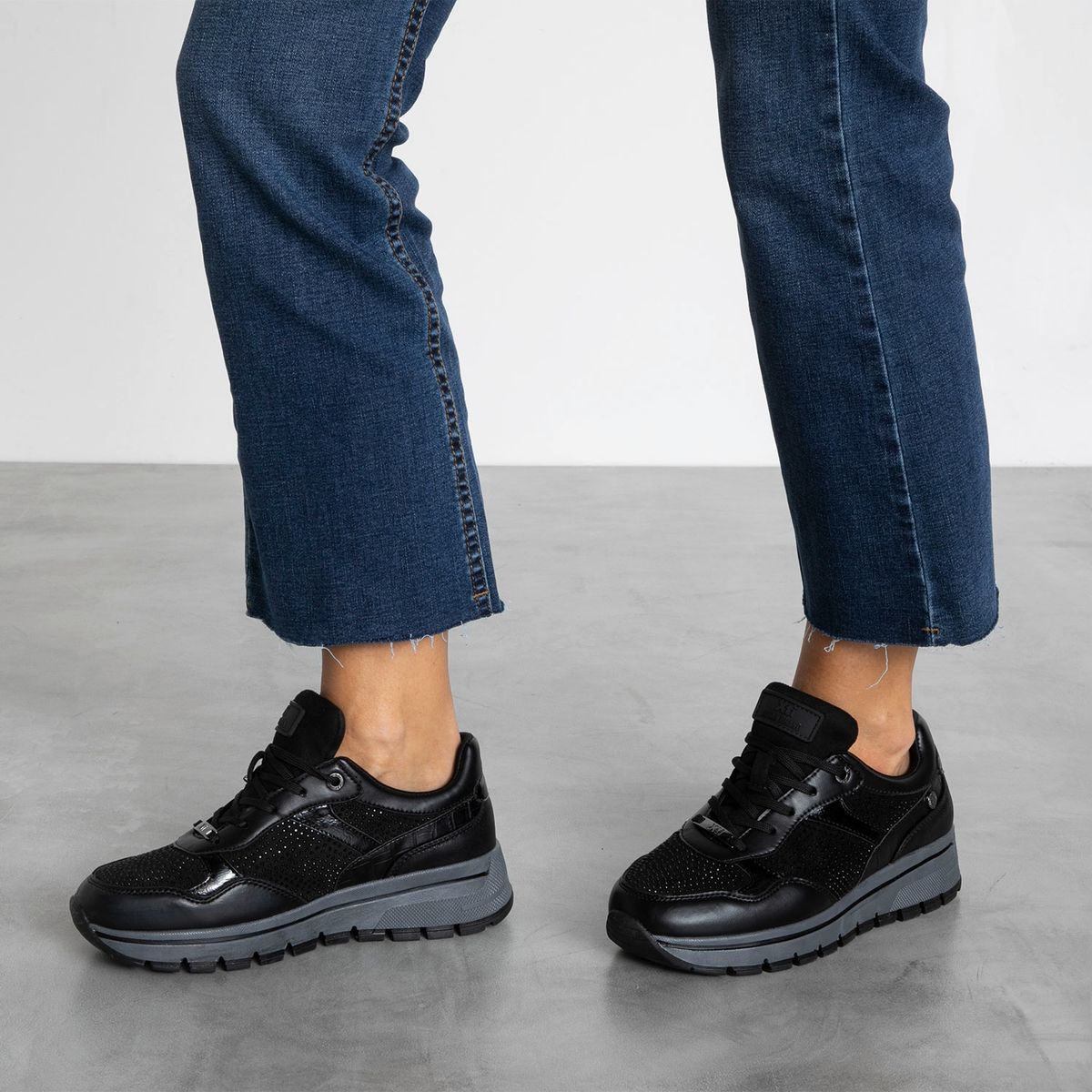 XTI - Zapatilla Urbana Mujer Negro Xti