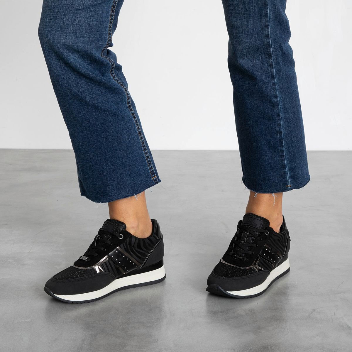 XTI - Zapatilla Urbana Mujer Negro Xti