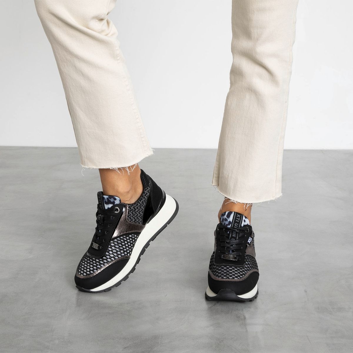 XTI - Zapatilla Urbana Mujer Negro Xti