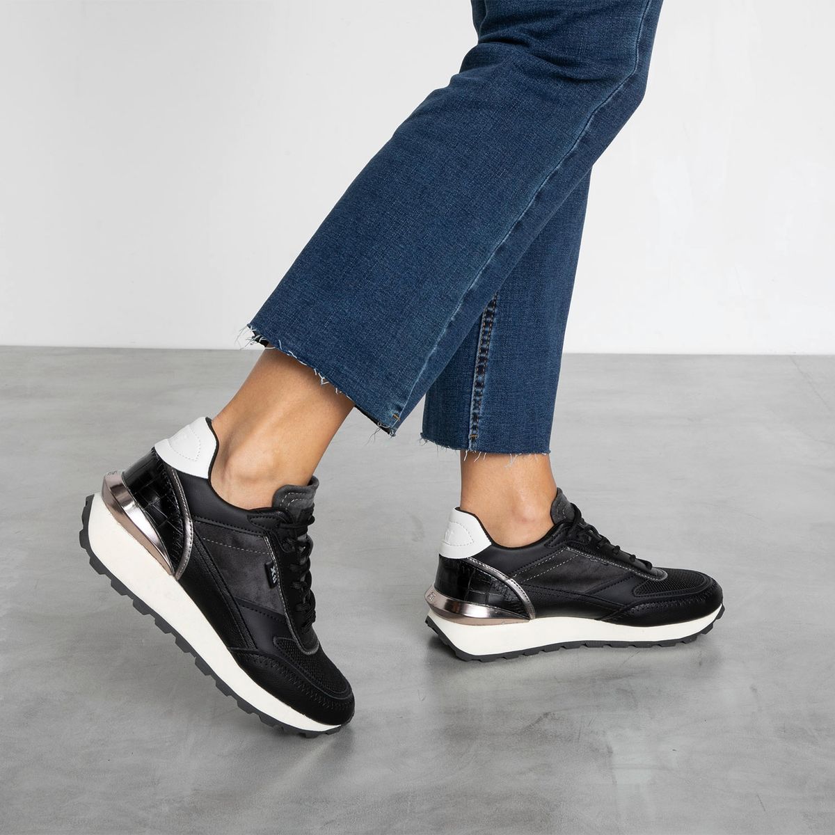 XTI - Zapatilla Urbana Mujer Negro Xti