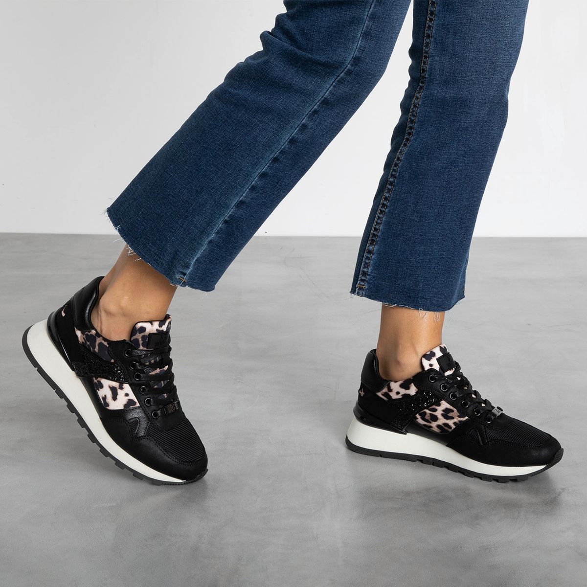 XTI - Zapatilla Urbana Mujer Negro Xti