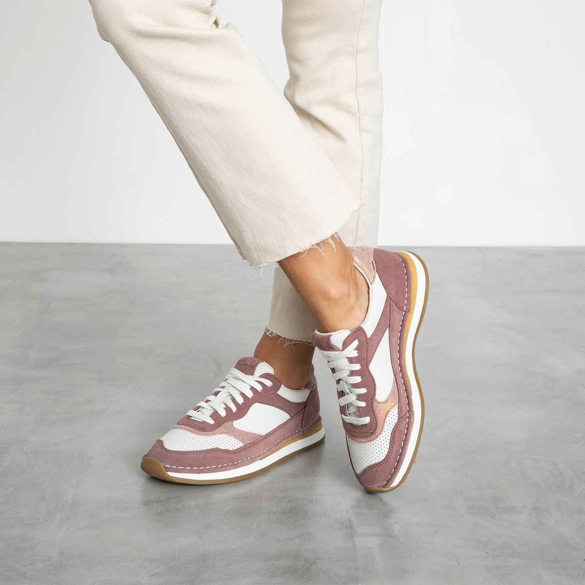 CLARKS - Zapatilla Urbana Mujer Cuero Café Clarks