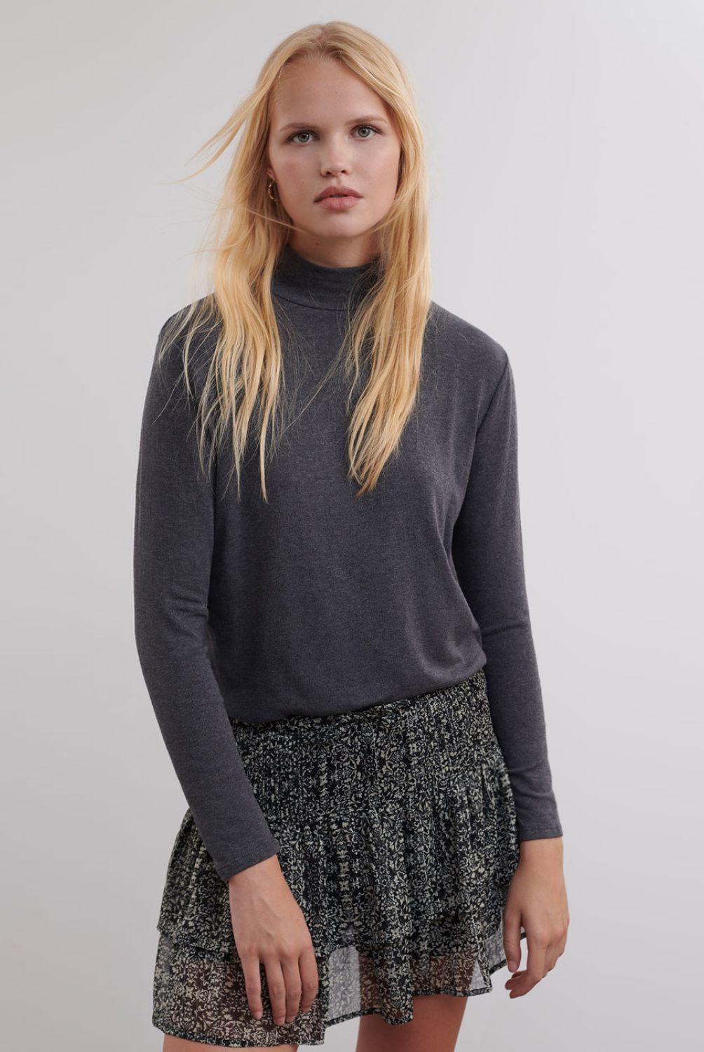 BROWNIE - Polera Basica Cuello Alto Mujer Brownie