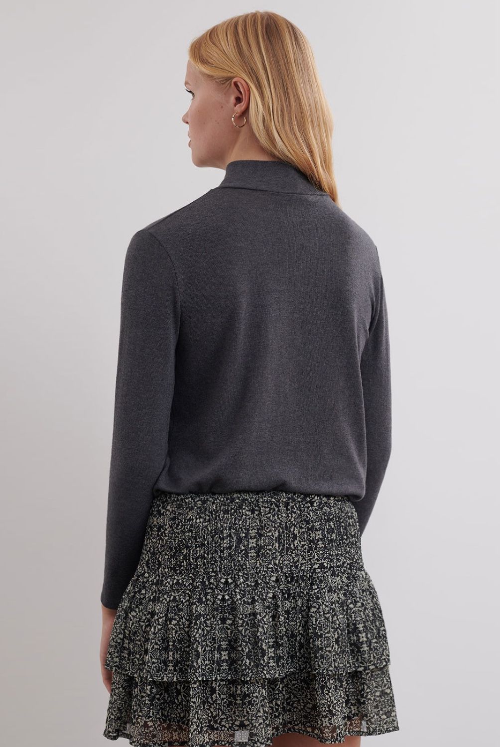 BROWNIE - Polera Basica Cuello Alto Mujer Brownie