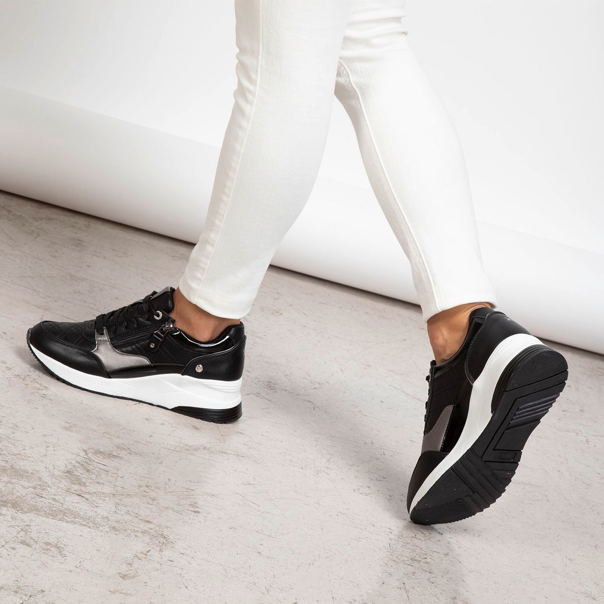 XTI - Zapatilla Urbana Mujer Negro Xti