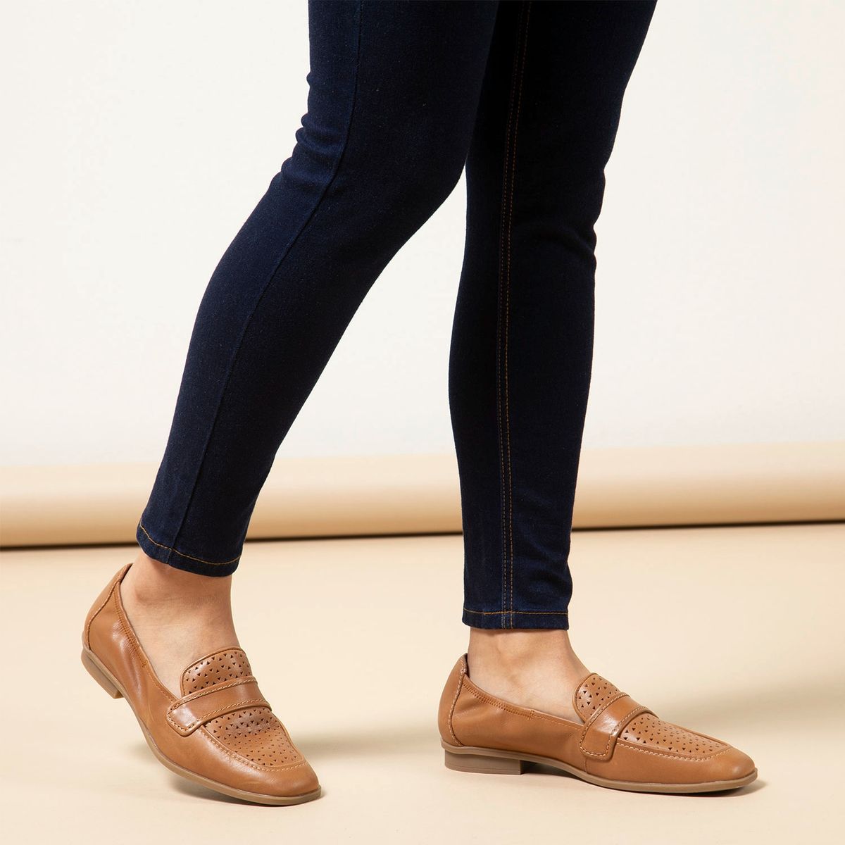 CLARKS - Mocasín Mujer Cuero Beige Clarks