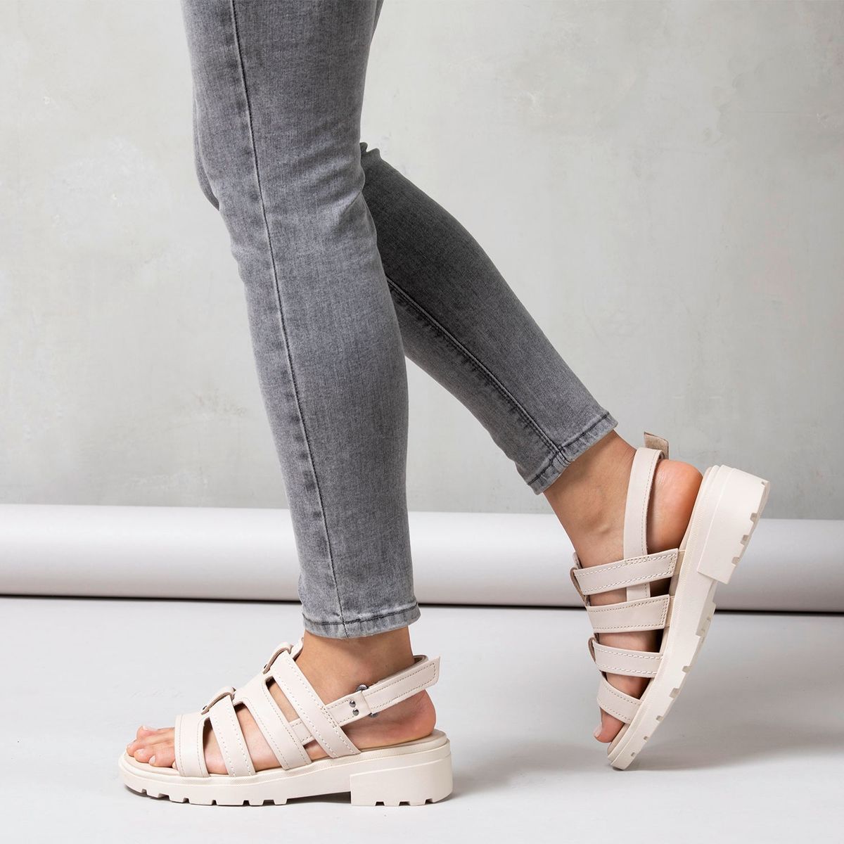 CLARKS - Sandalia Mujer Cuero Beige Clarks