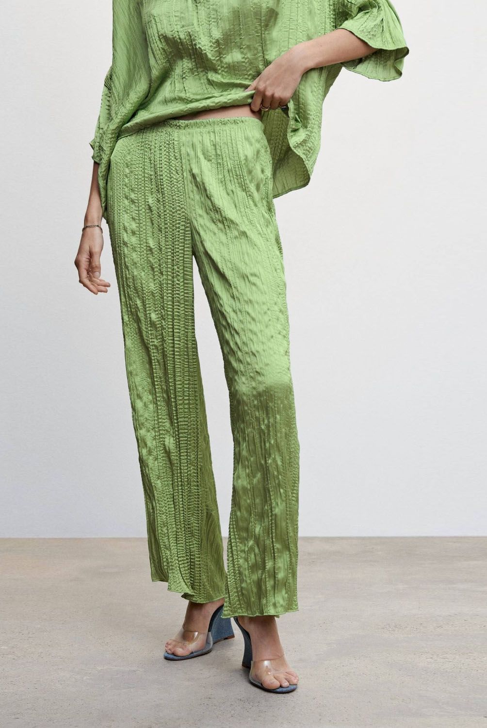 MANGO - Pantalón Plisado Satinado Mujer Mango