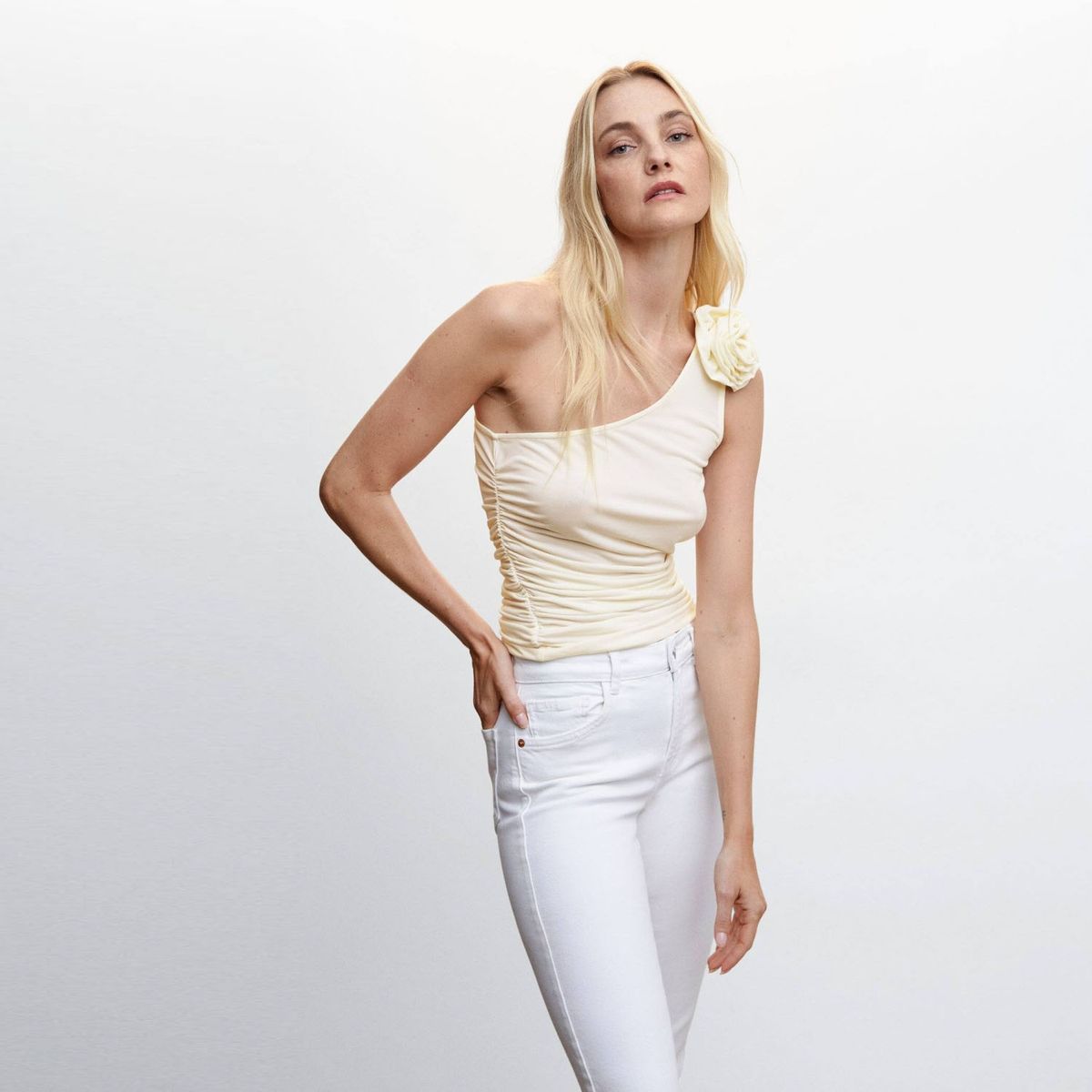 MANGO - Crop Top Asimétrico Flor Mujer Mango