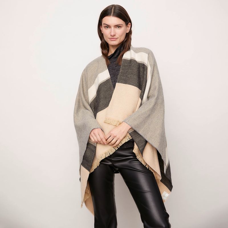 BASEMENT - Poncho Mujer Basement