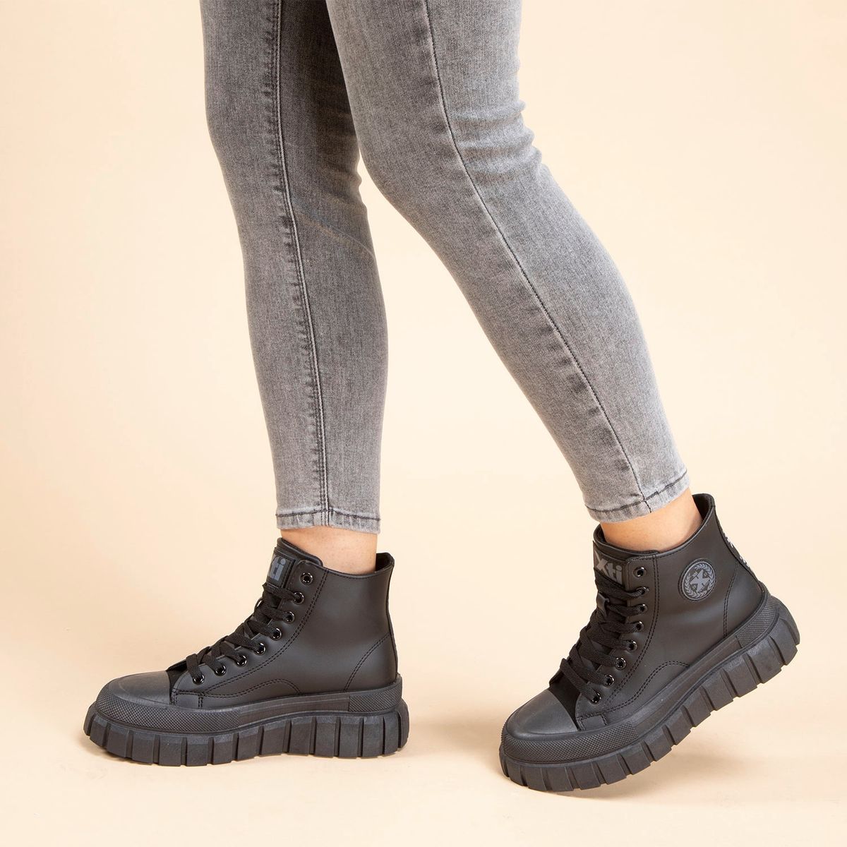 XTI - Zapatilla Urbana Alto Mujer Negro Xti