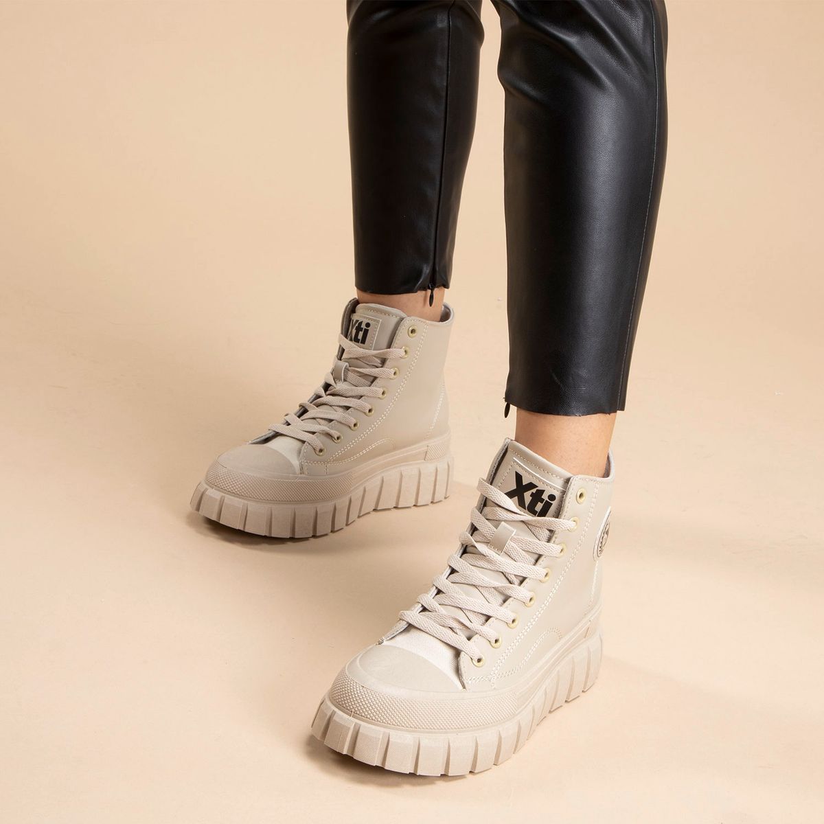 XTI - Zapatilla Urbana Mujer Cafe Xti