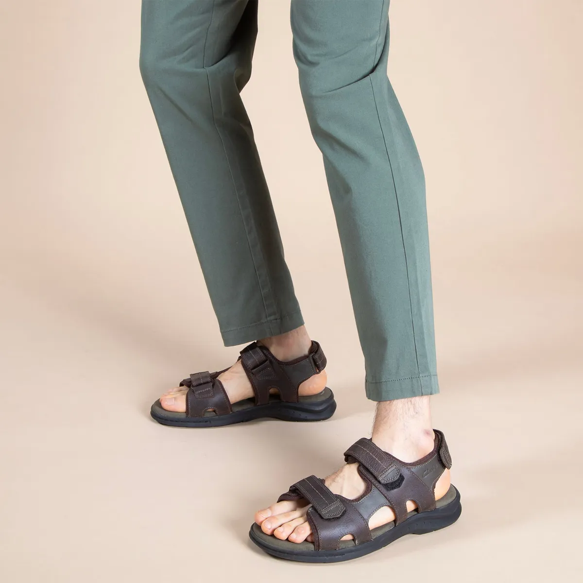 CLARKS - Sandalia Hombre Cuero Café Clarks