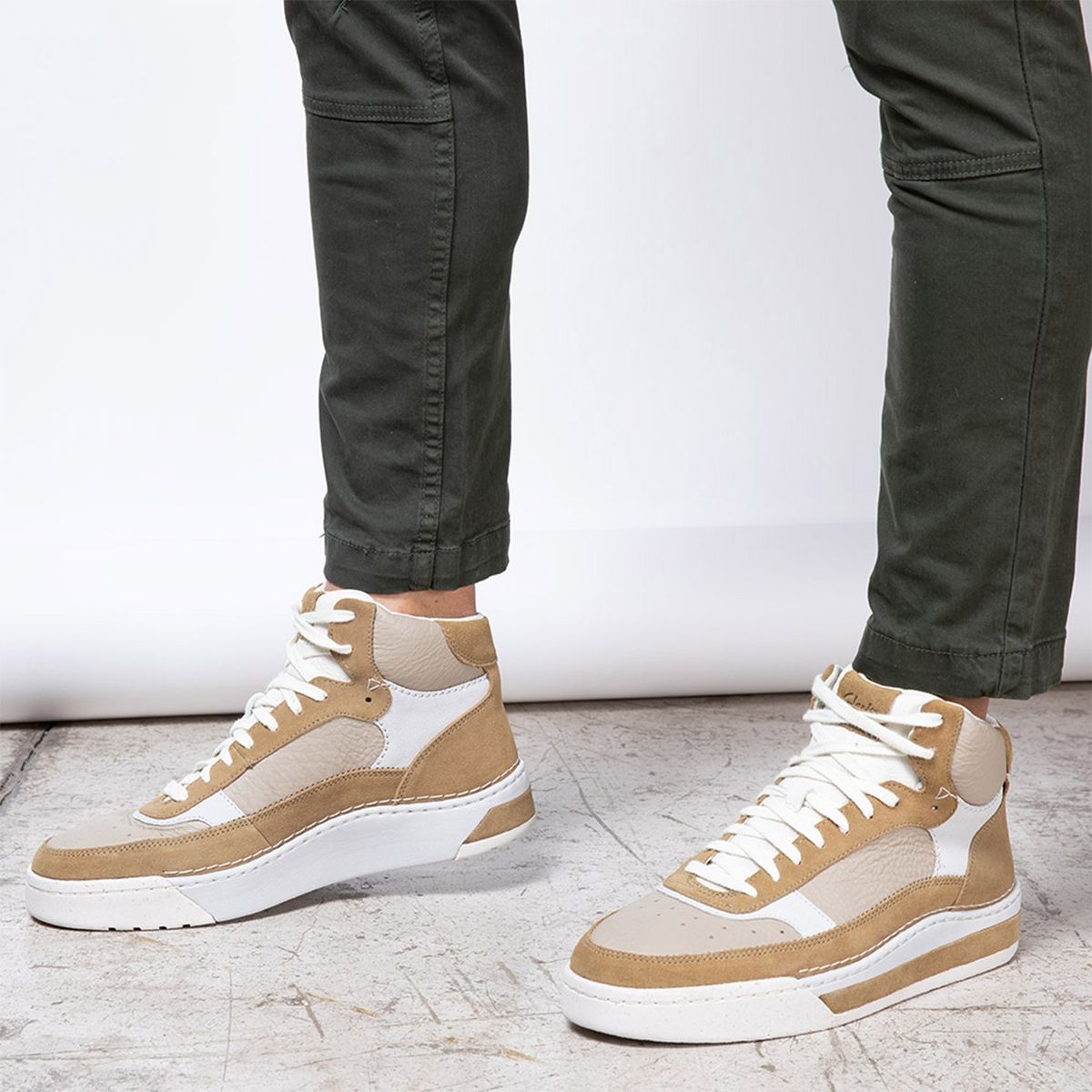 CLARKS - Zapatilla Urbana Hombre Cuero Café Clarks