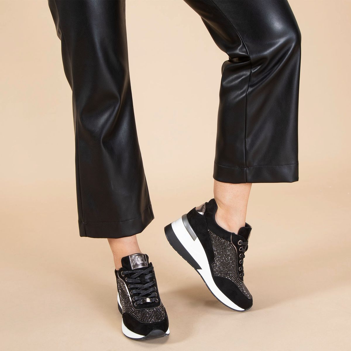 XTI - Zapatilla Urbana Mujer Negro Xti