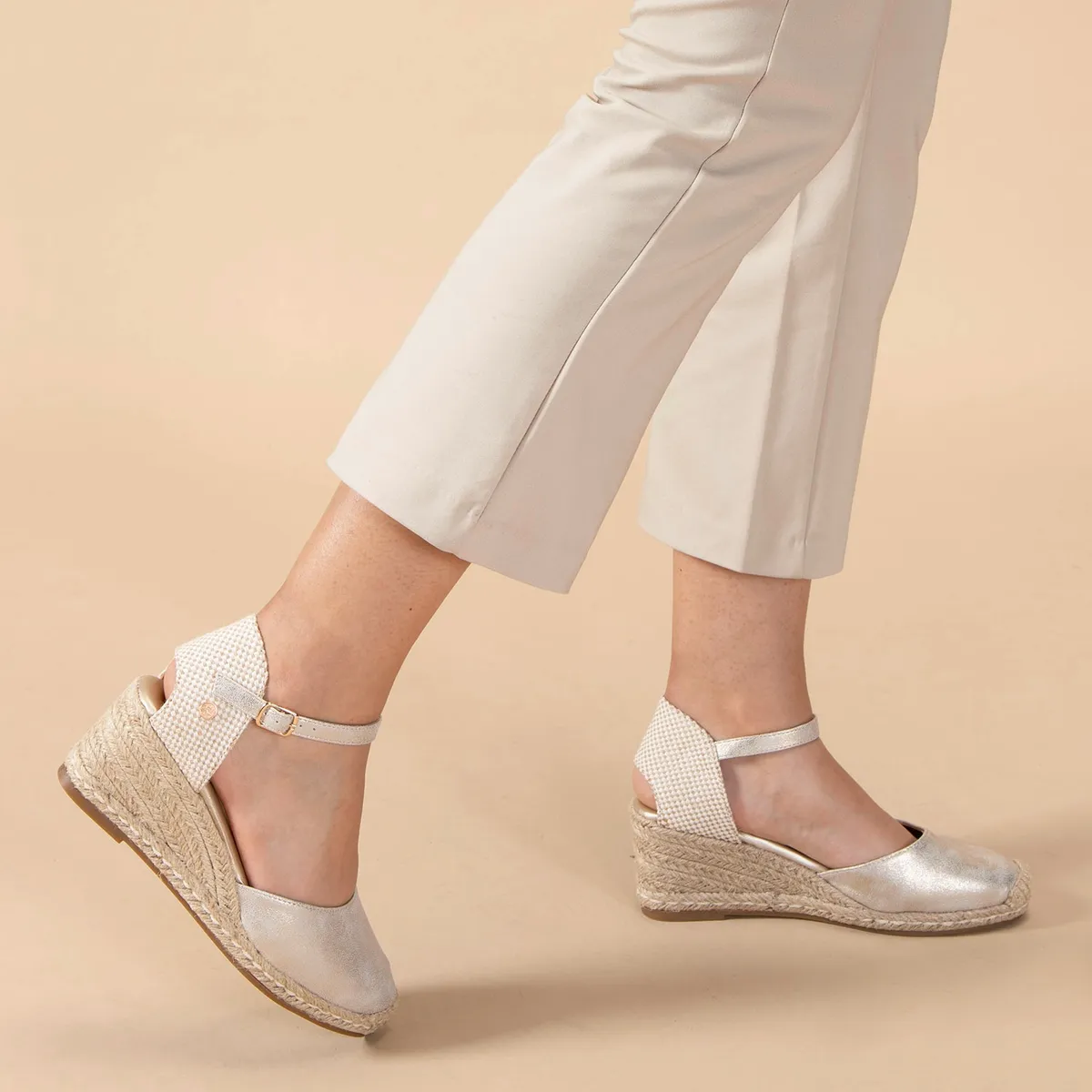 XTI - Sandalia Mujer Dorado Xti